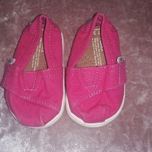 Zapatos TOMS para niña.